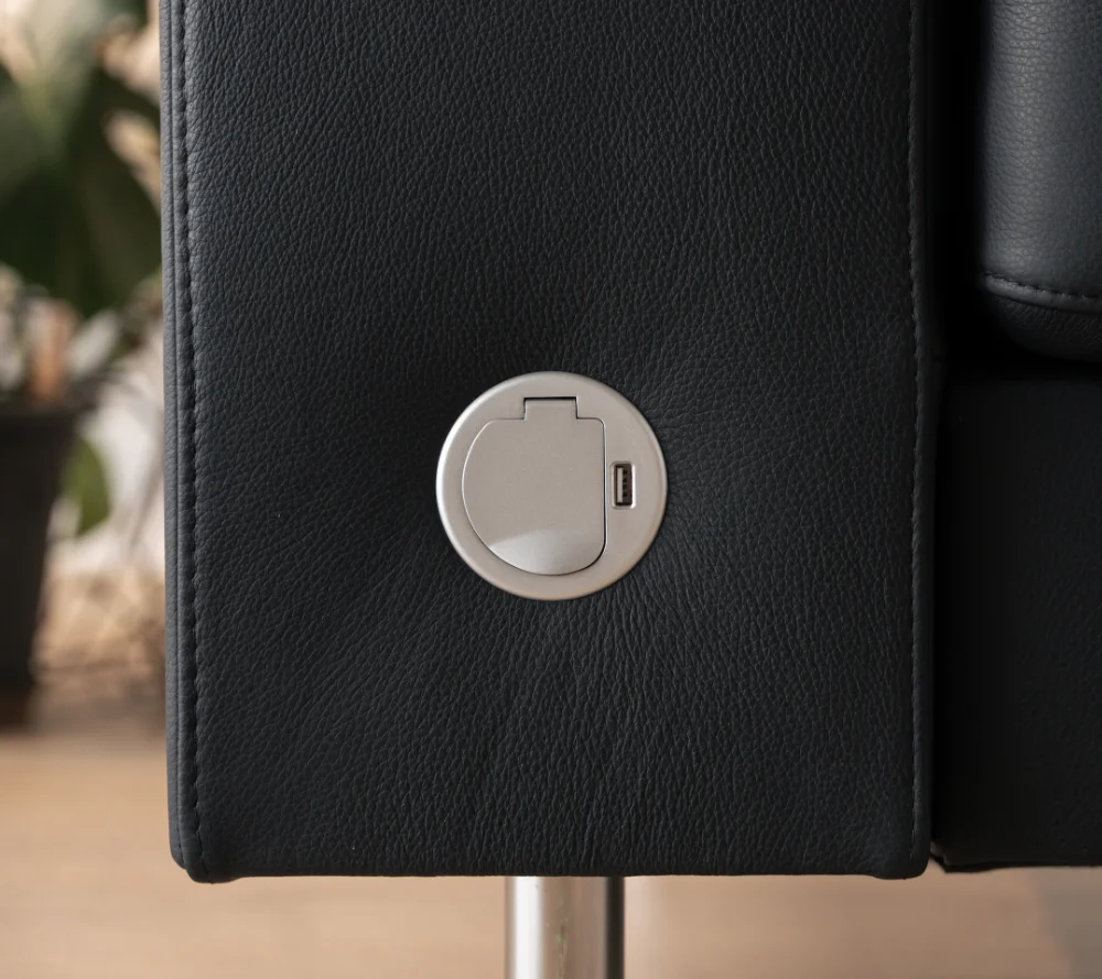 Detajl USB polnilca